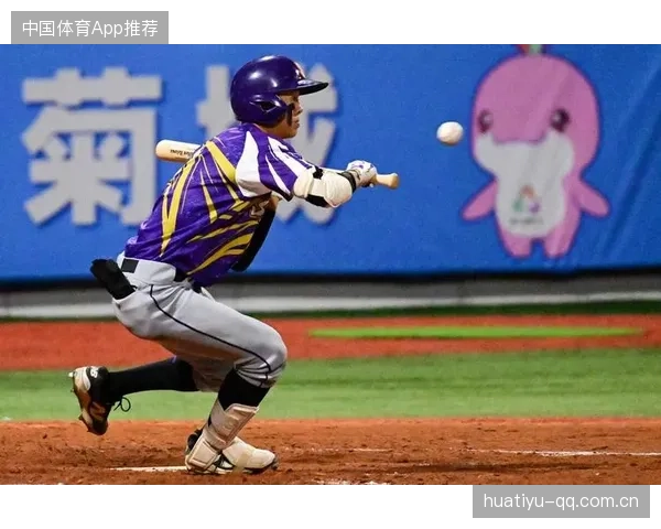 棒球选手关键安打点燃球场热情